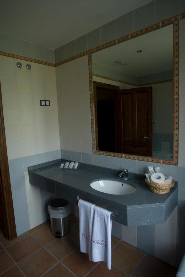 Lugueros Hotel Rural Los Arguellos מראה חיצוני תמונה