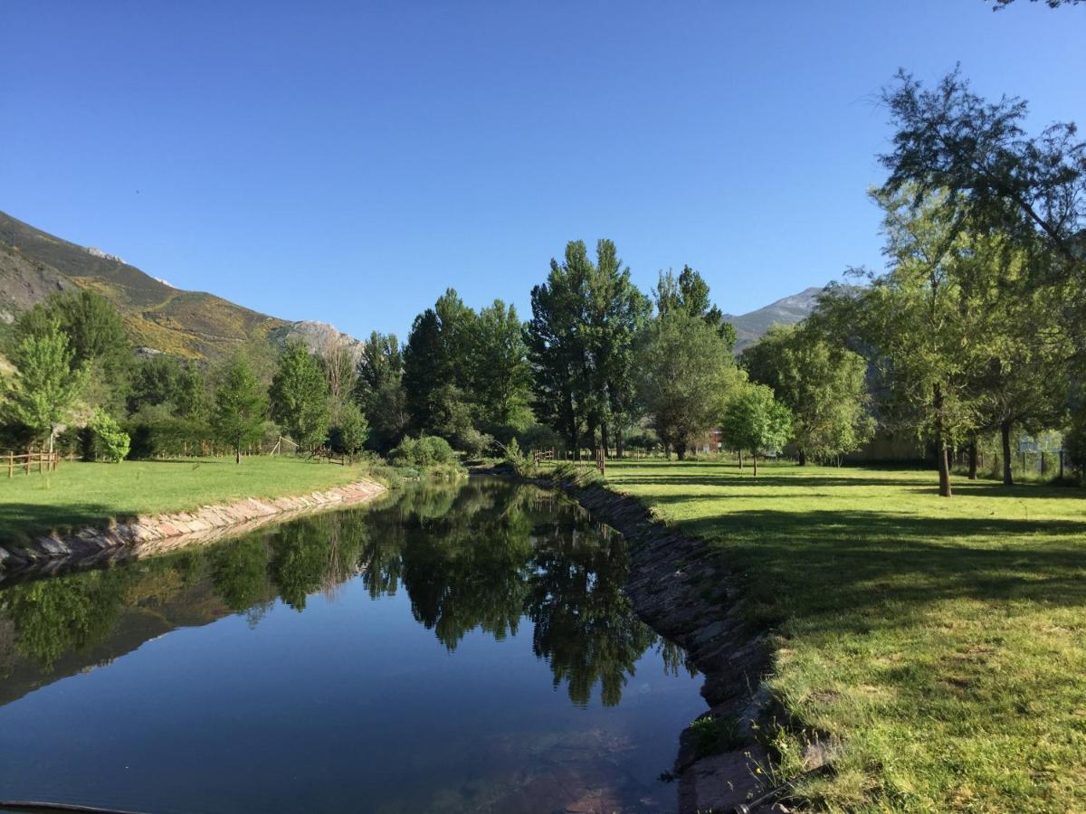 Lugueros Hotel Rural Los Arguellos מראה חיצוני תמונה